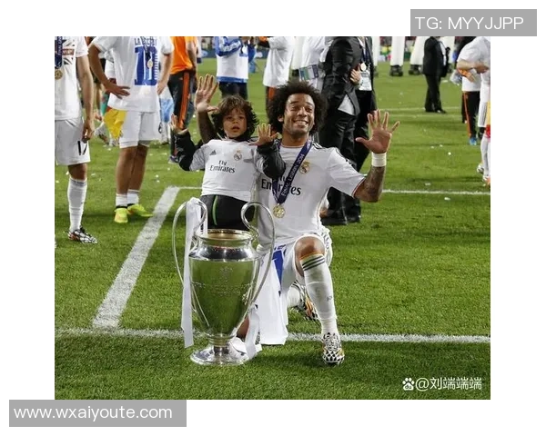 回顾1992年丹麦足球明星的辉煌历程与传奇瞬间